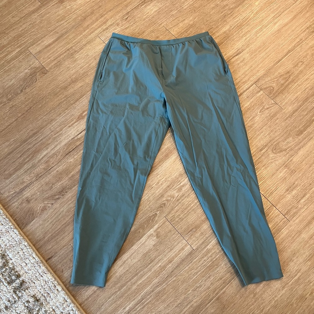 Lululemon Men’s License to Train Jogger